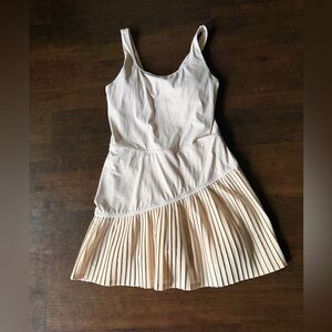 Dress JI size Small cream pleated with short